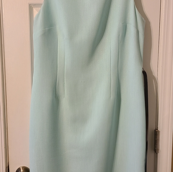 Women's Dresses - Picture 2 of 16